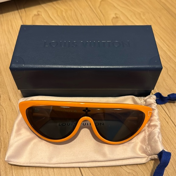 LV Split Cat Eye Sunglasses - Picture 1 of 4